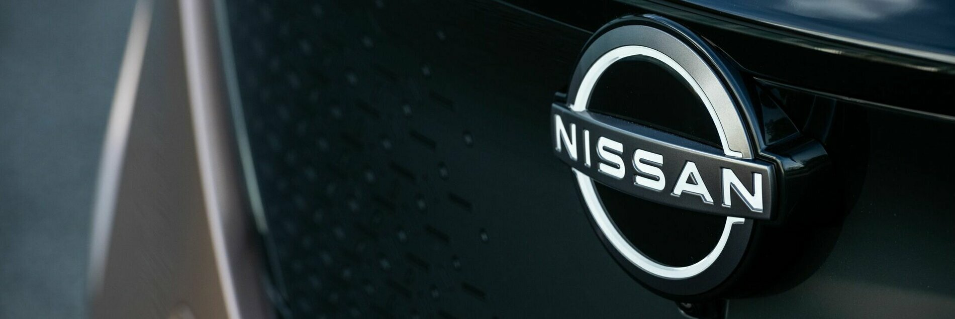 Обновленный дизайн логотипа Nissan указывает на новые горизонты